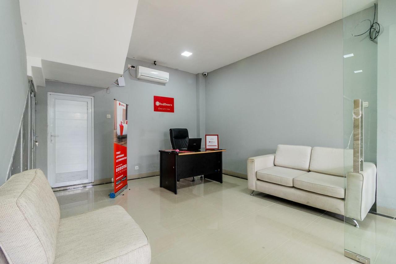 Hotel Reddoorz Near Plaza Atrium Senen Yakarta Exterior foto