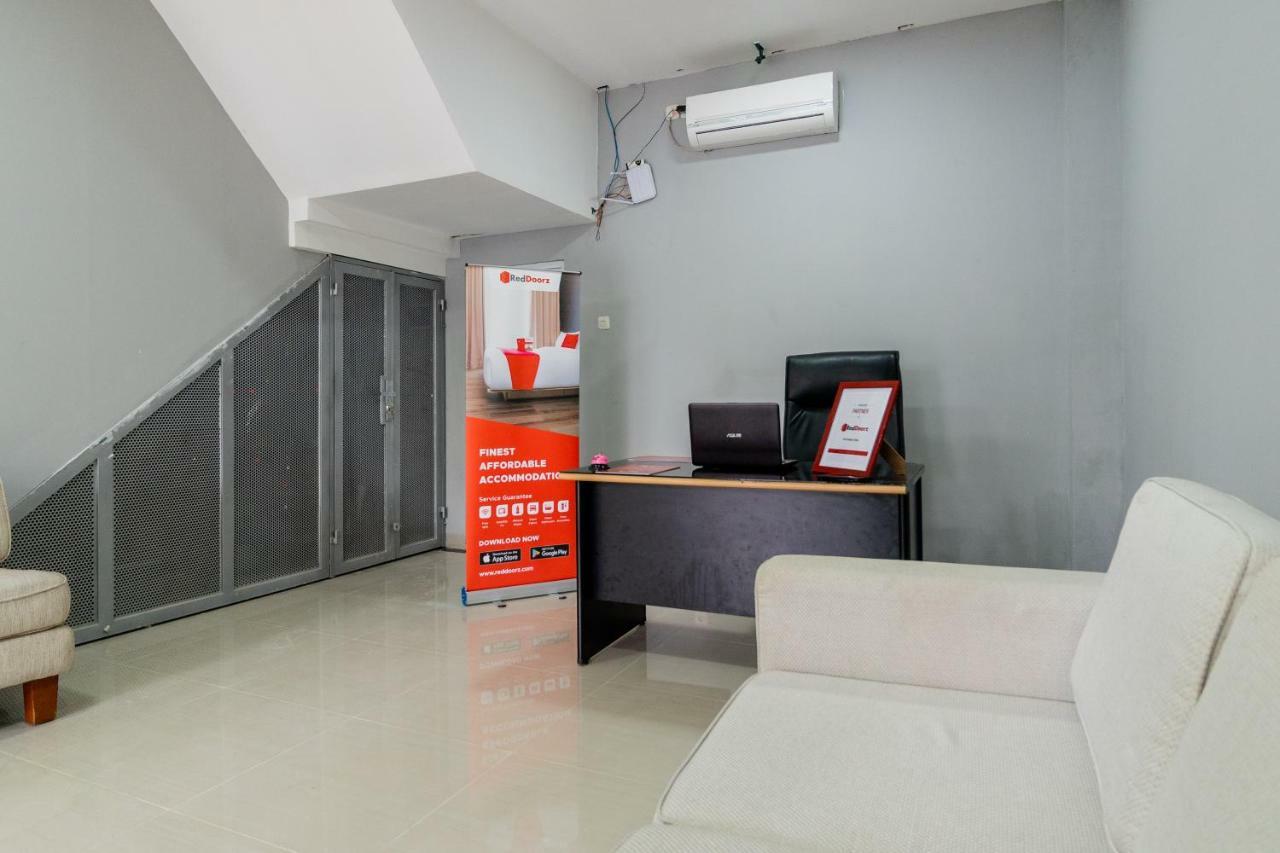 Hotel Reddoorz Near Plaza Atrium Senen Yakarta Exterior foto