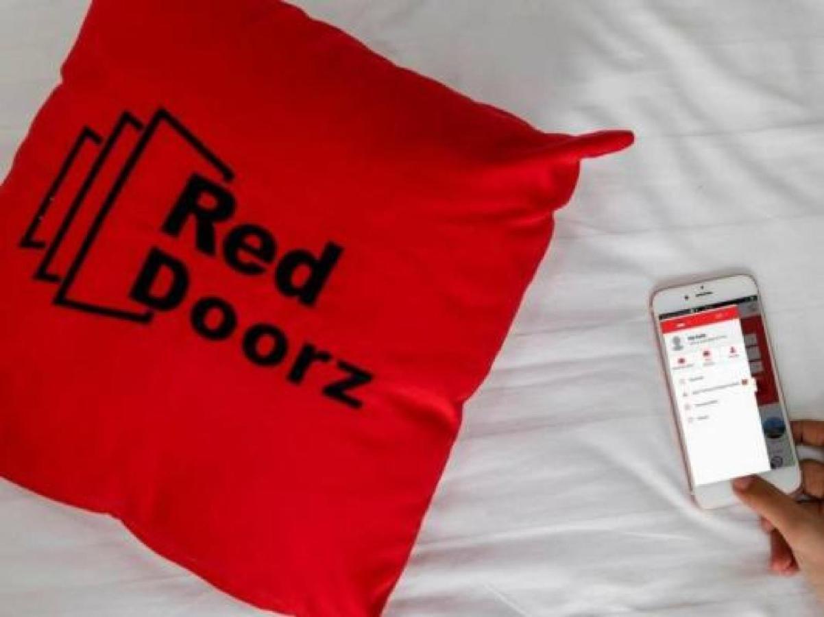 Hotel Reddoorz Near Plaza Atrium Senen Yakarta Exterior foto